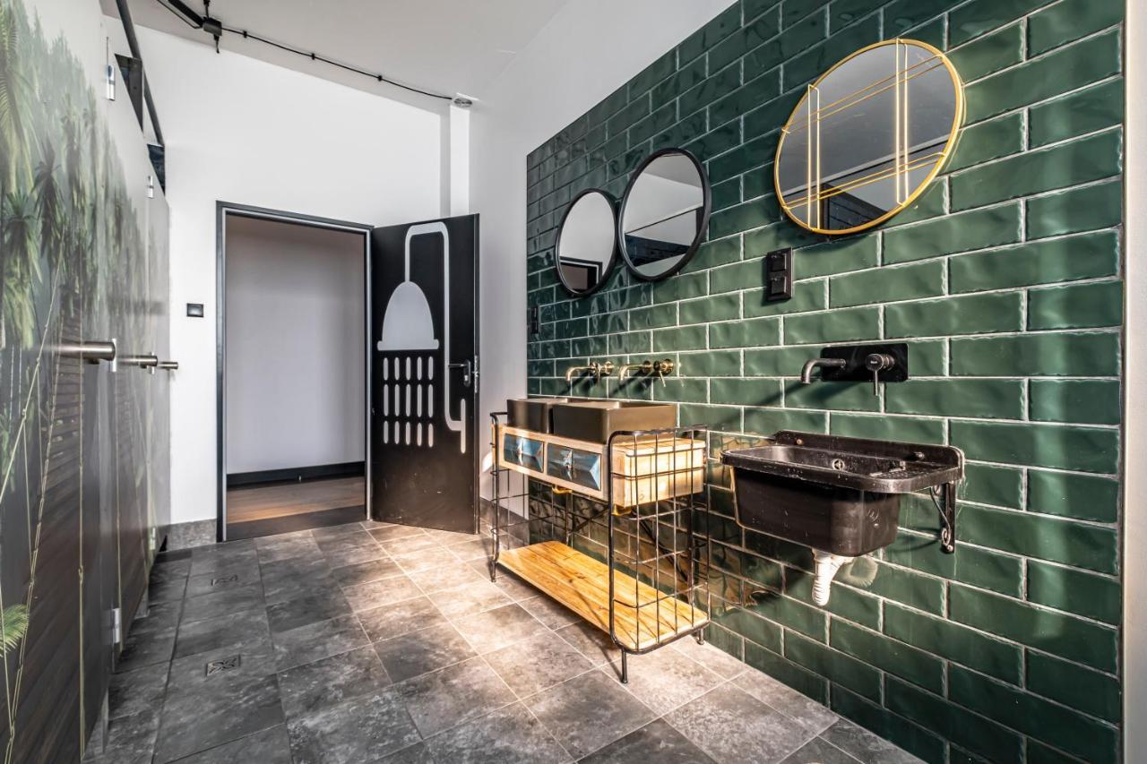 Vola Hostel Warschau Buitenkant foto