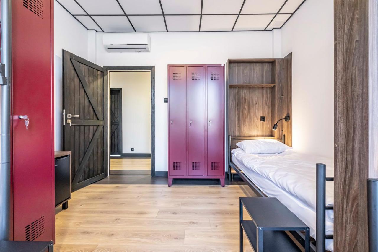 Vola Hostel Warschau Buitenkant foto