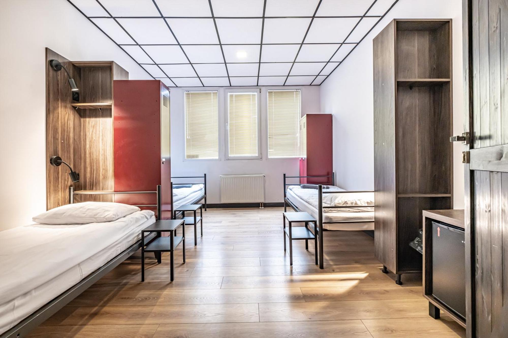 Vola Hostel Warschau Buitenkant foto