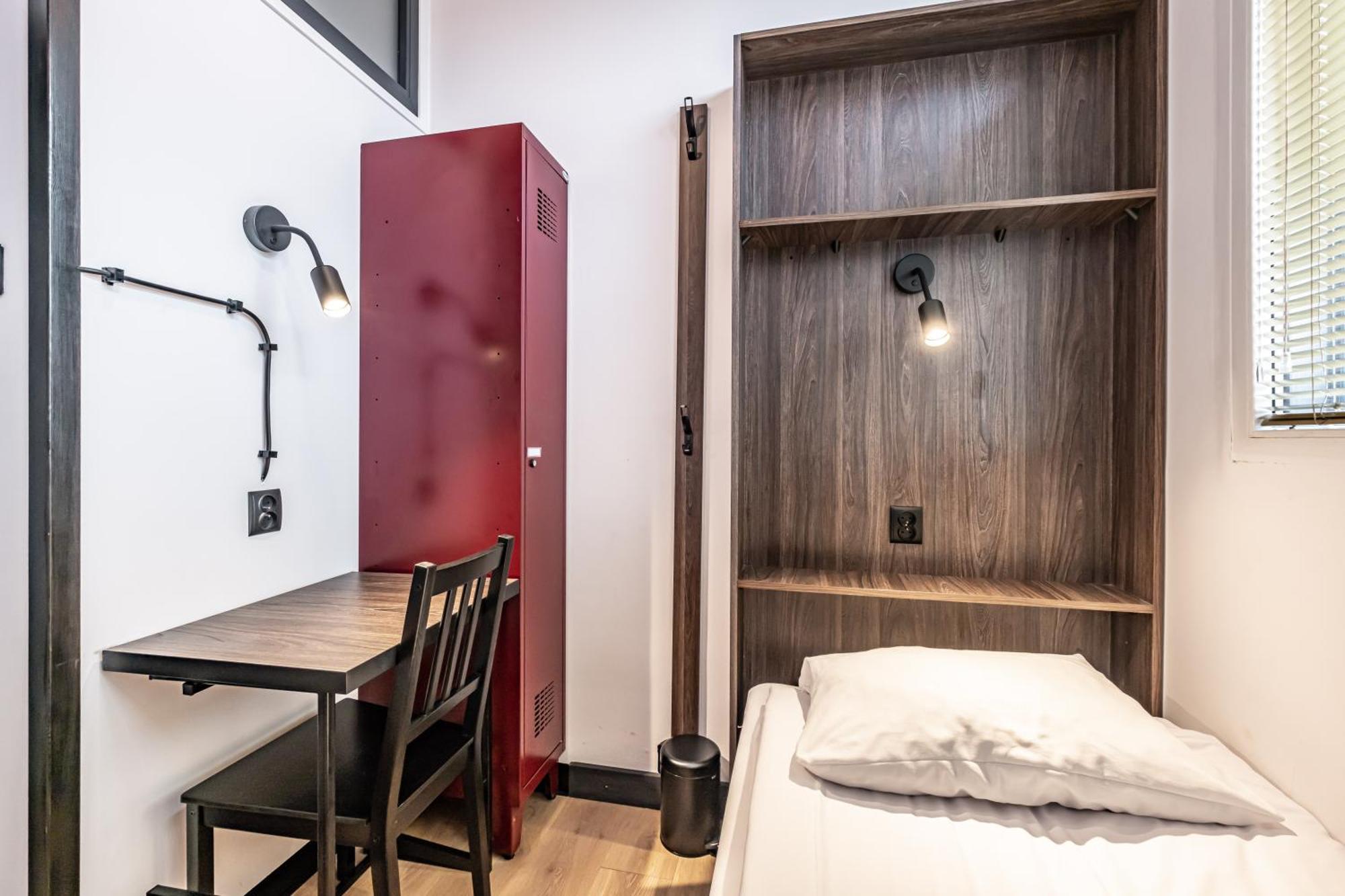 Vola Hostel Warschau Buitenkant foto