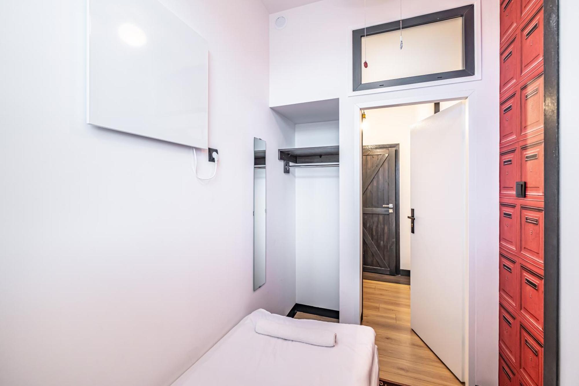 Vola Hostel Warschau Buitenkant foto