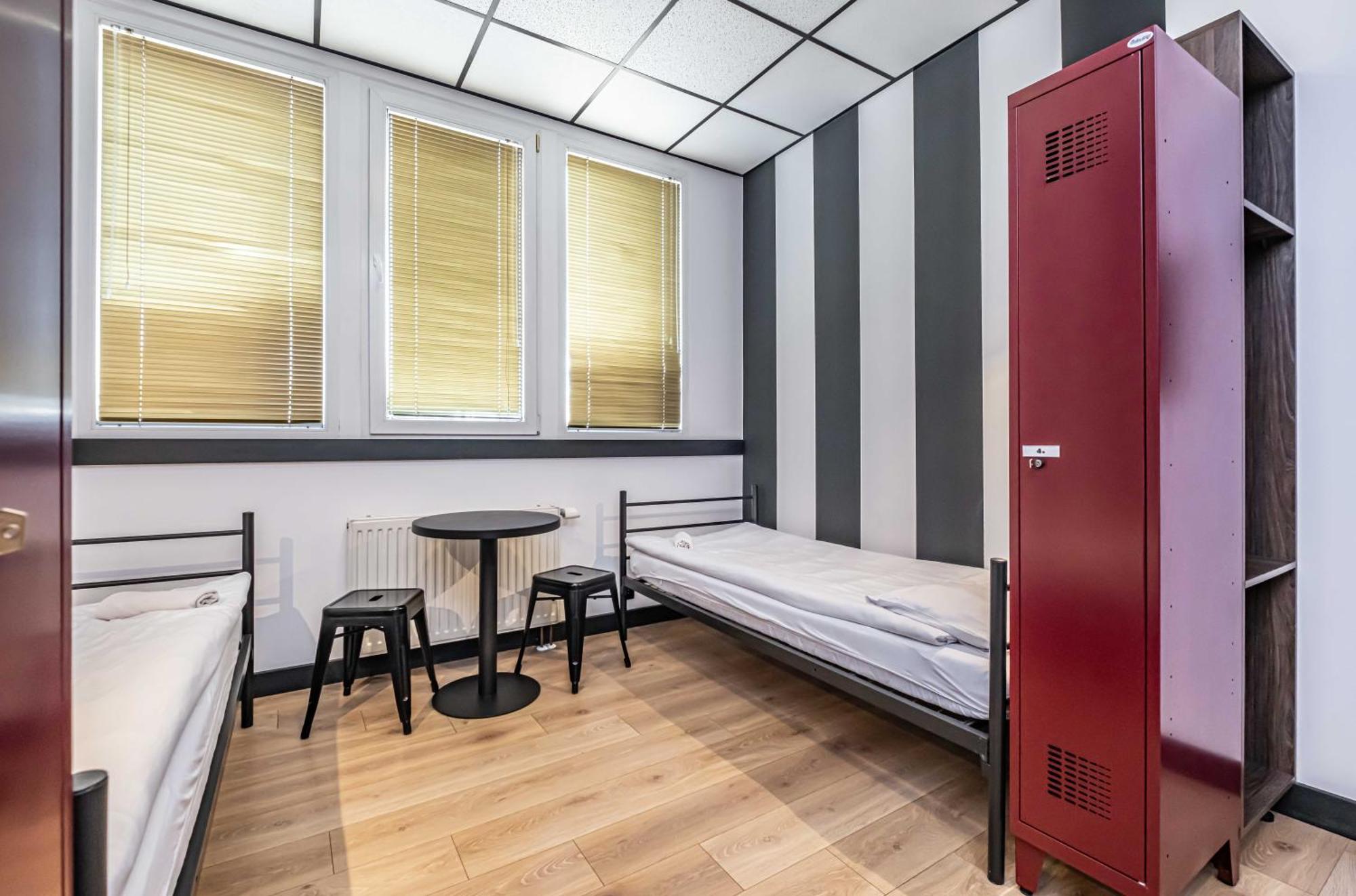Vola Hostel Warschau Buitenkant foto
