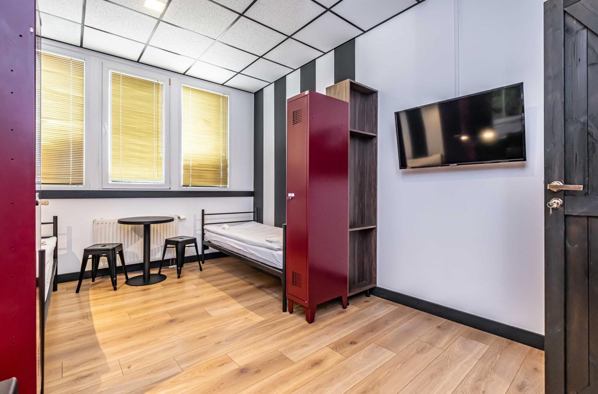 Vola Hostel Warschau Buitenkant foto