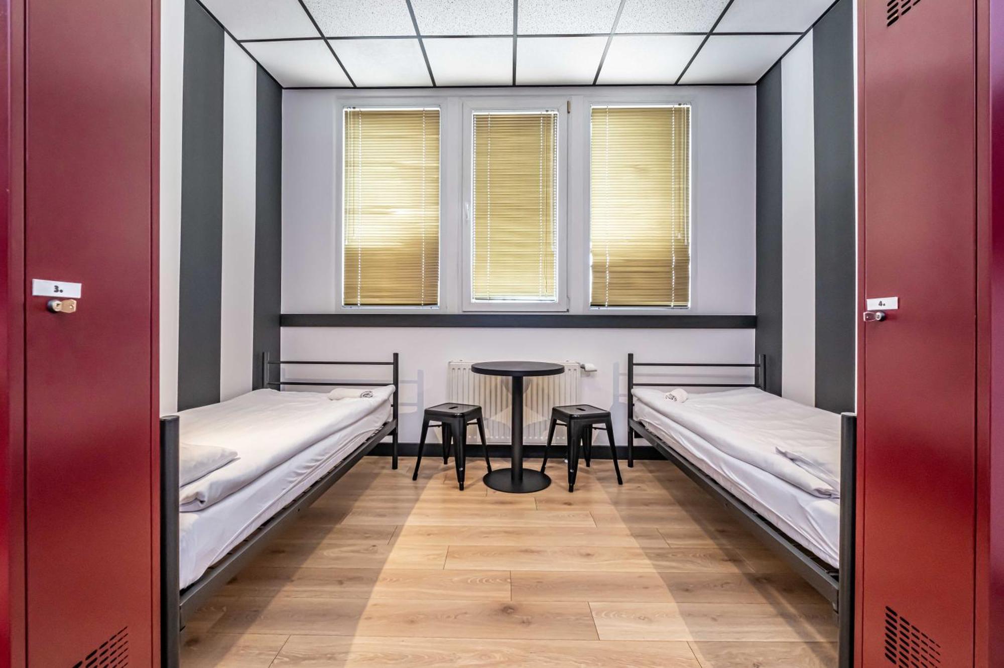 Vola Hostel Warschau Buitenkant foto