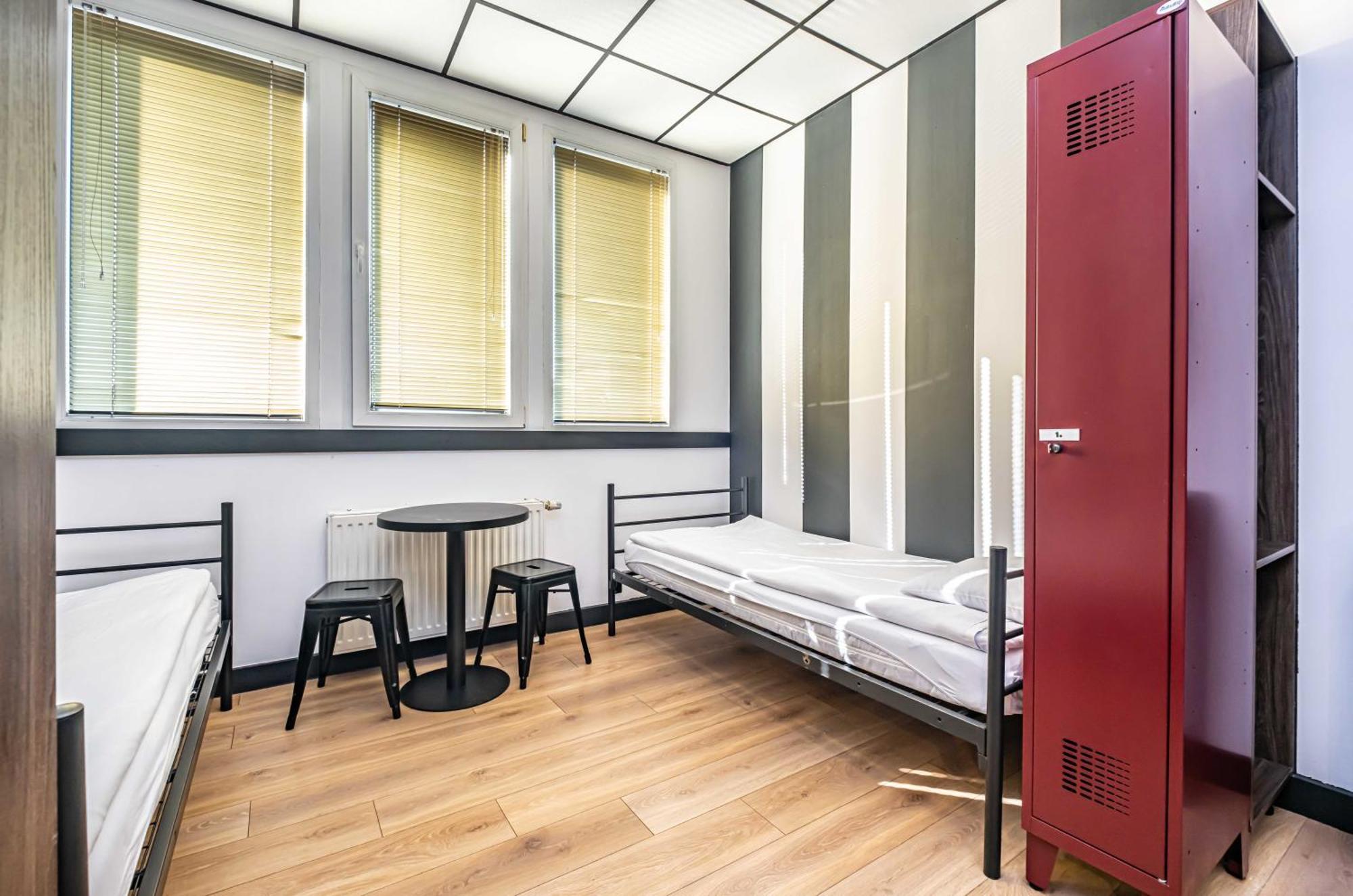 Vola Hostel Warschau Buitenkant foto