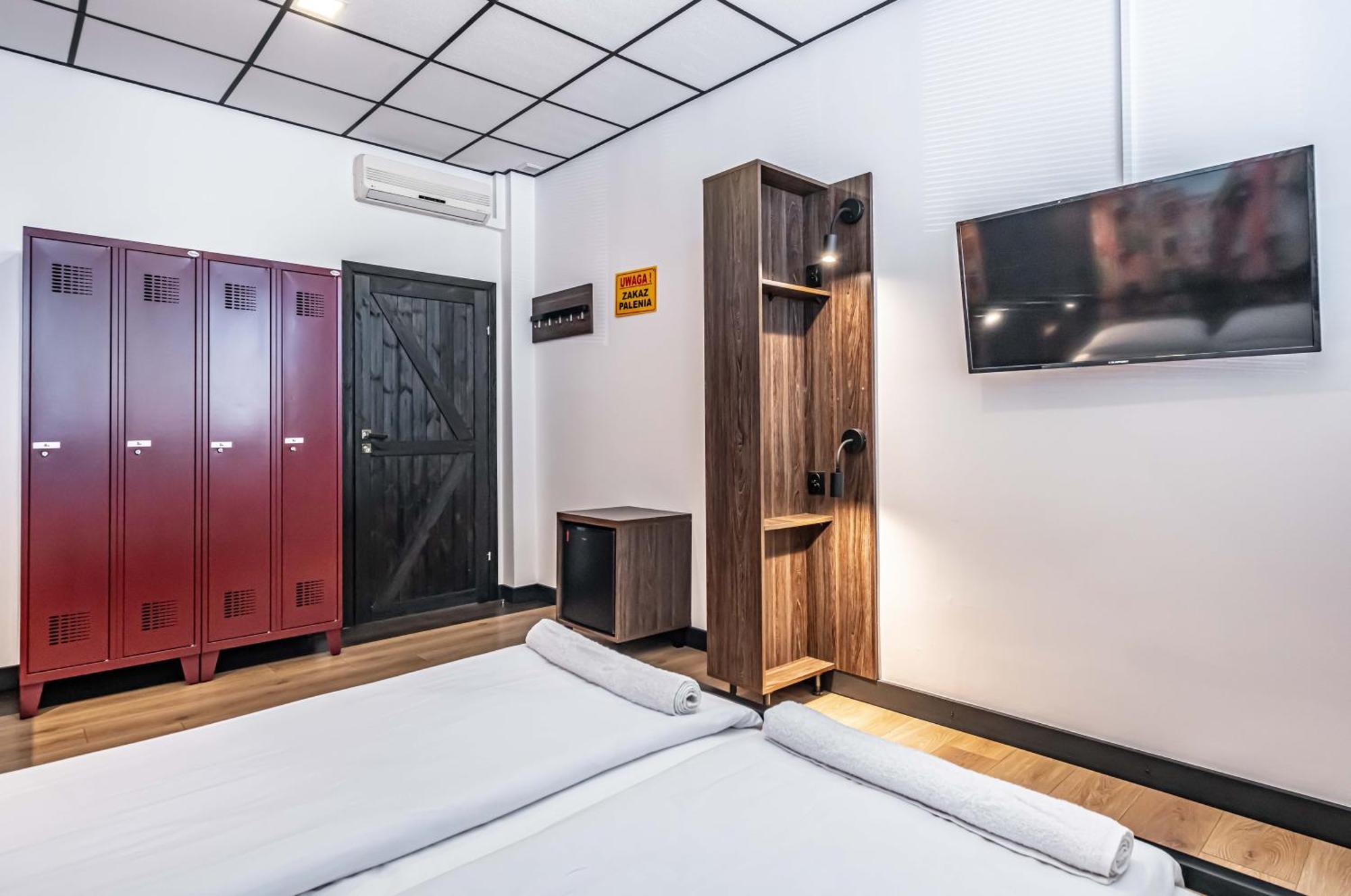 Vola Hostel Warschau Buitenkant foto