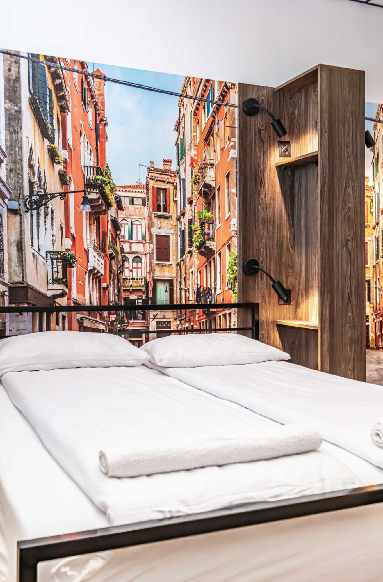 Vola Hostel Warschau Buitenkant foto