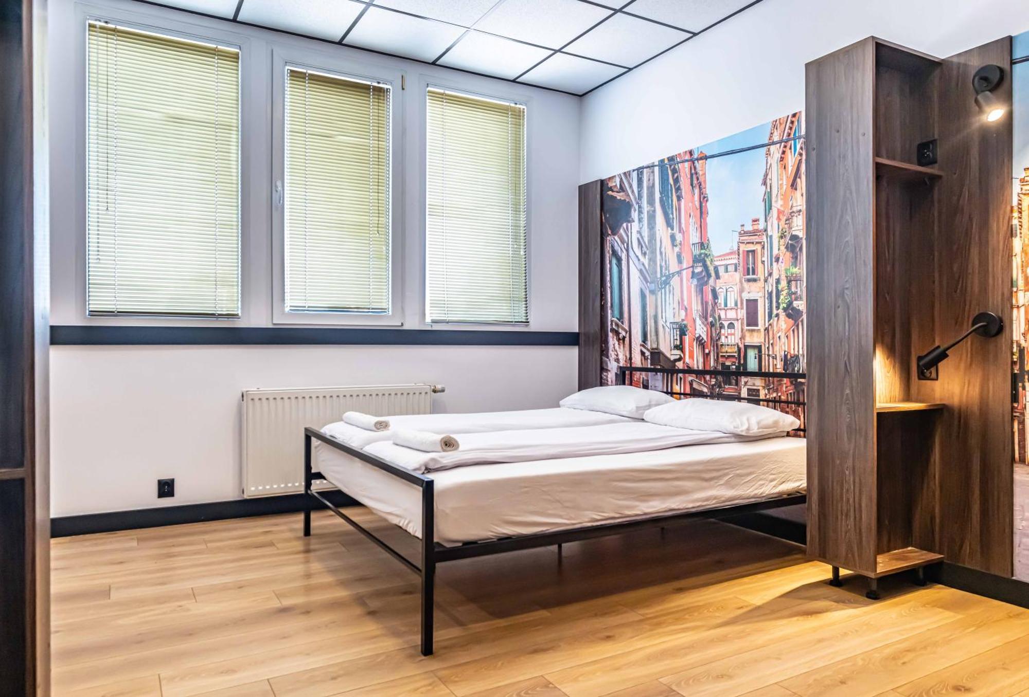 Vola Hostel Warschau Buitenkant foto