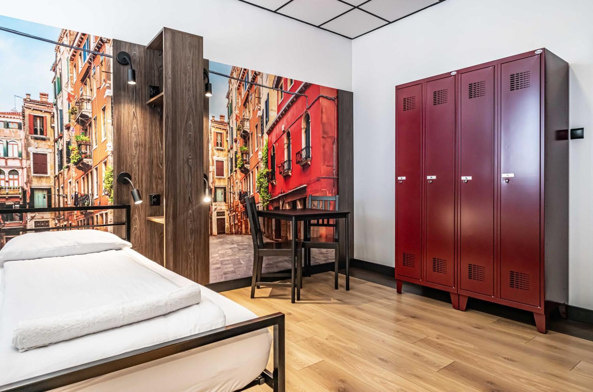 Vola Hostel Warschau Buitenkant foto