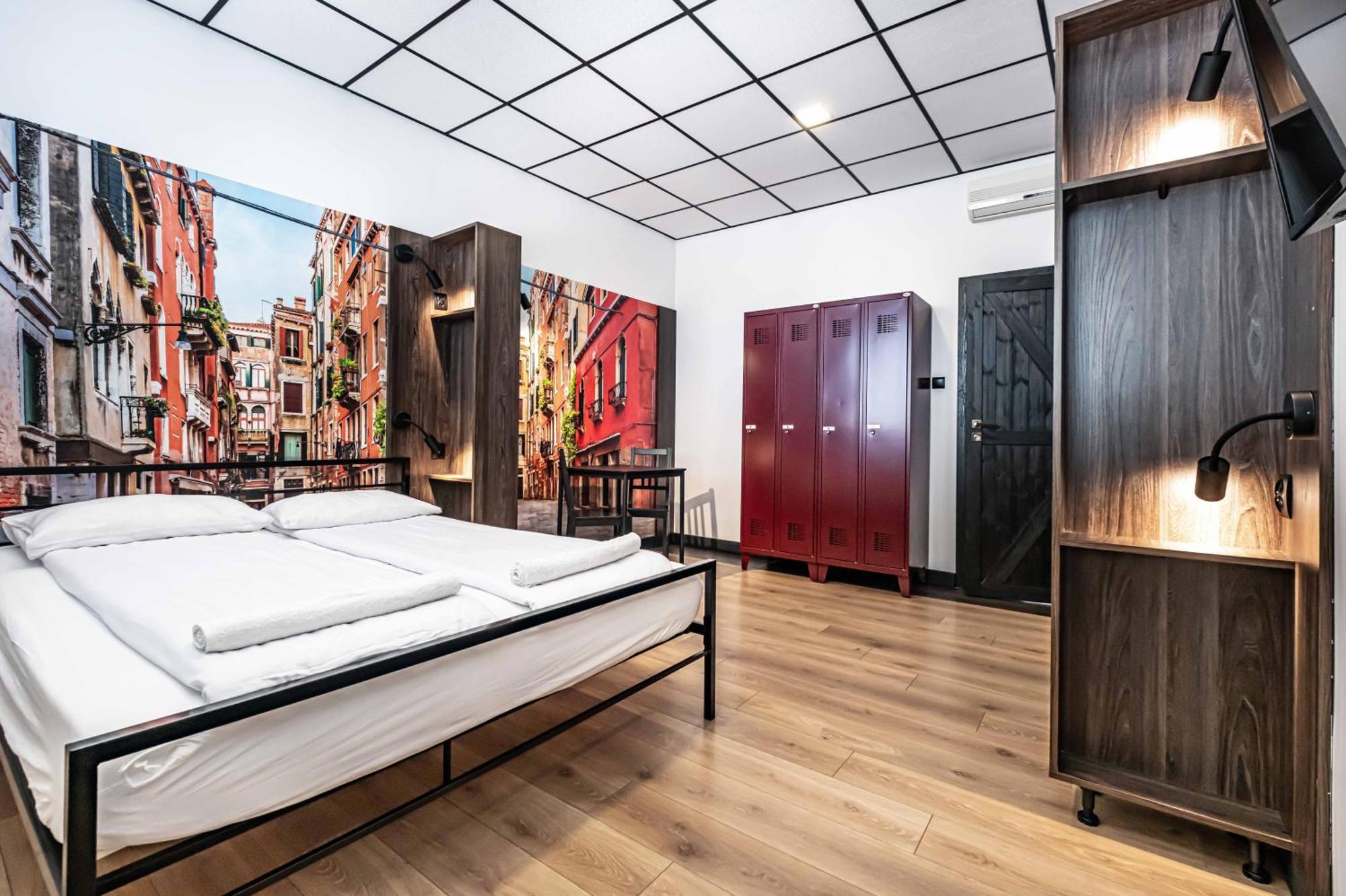 Vola Hostel Warschau Buitenkant foto