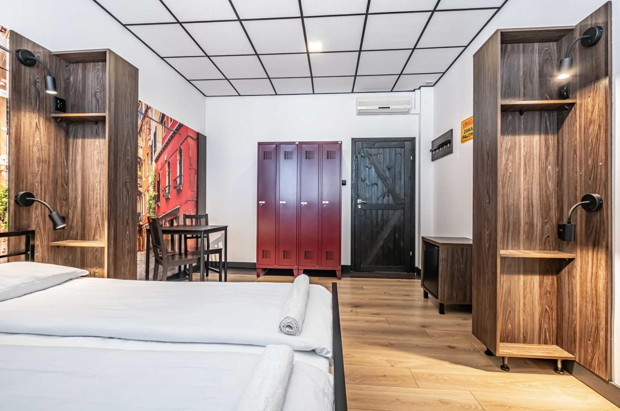 Vola Hostel Warschau Buitenkant foto