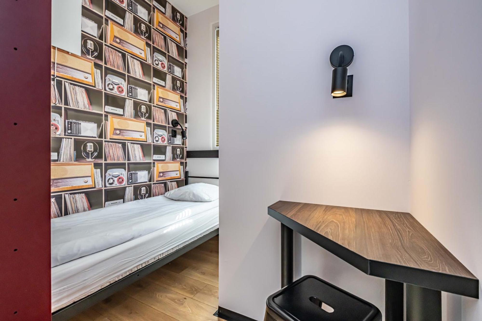 Vola Hostel Warschau Buitenkant foto