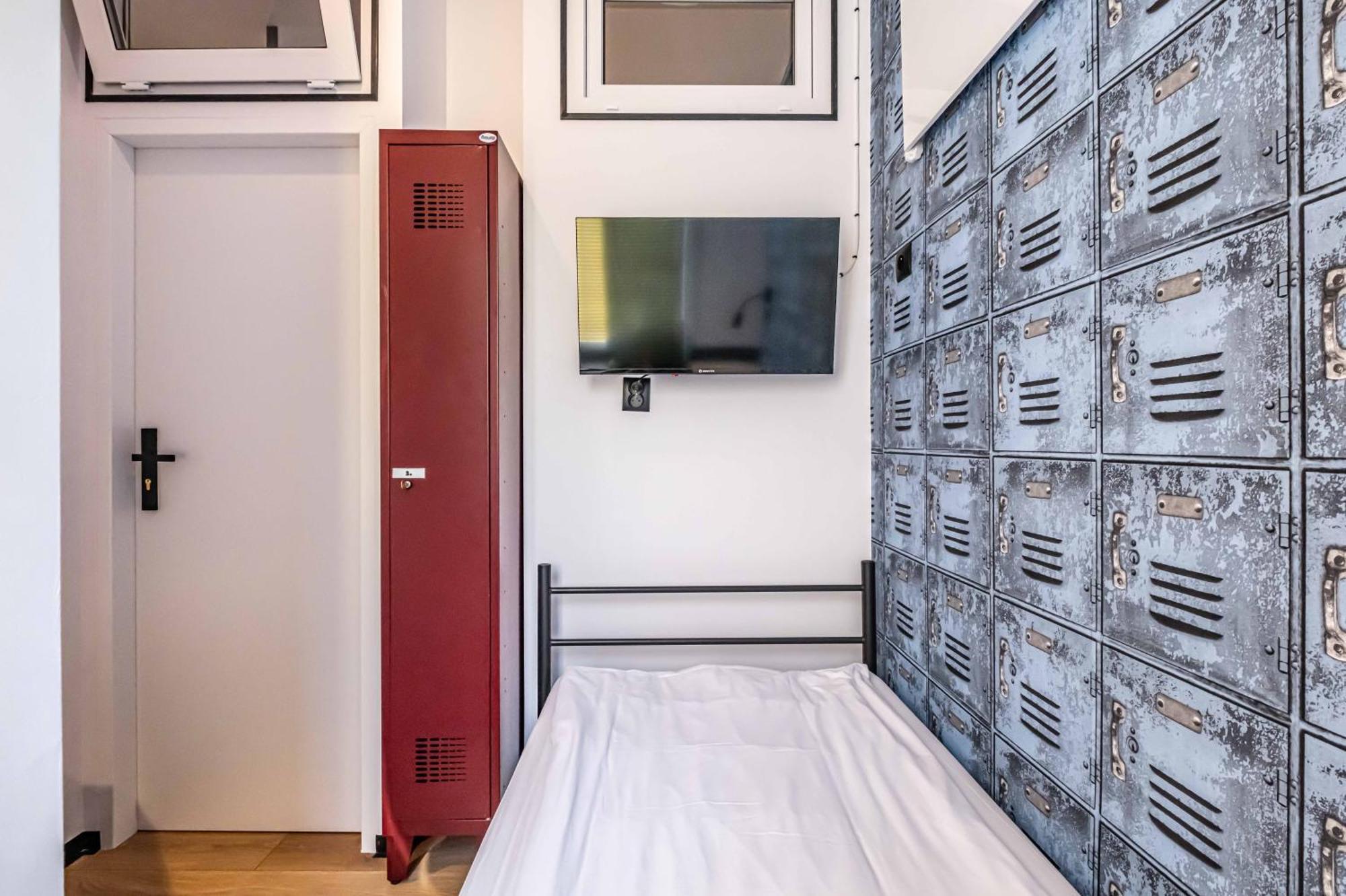 Vola Hostel Warschau Buitenkant foto