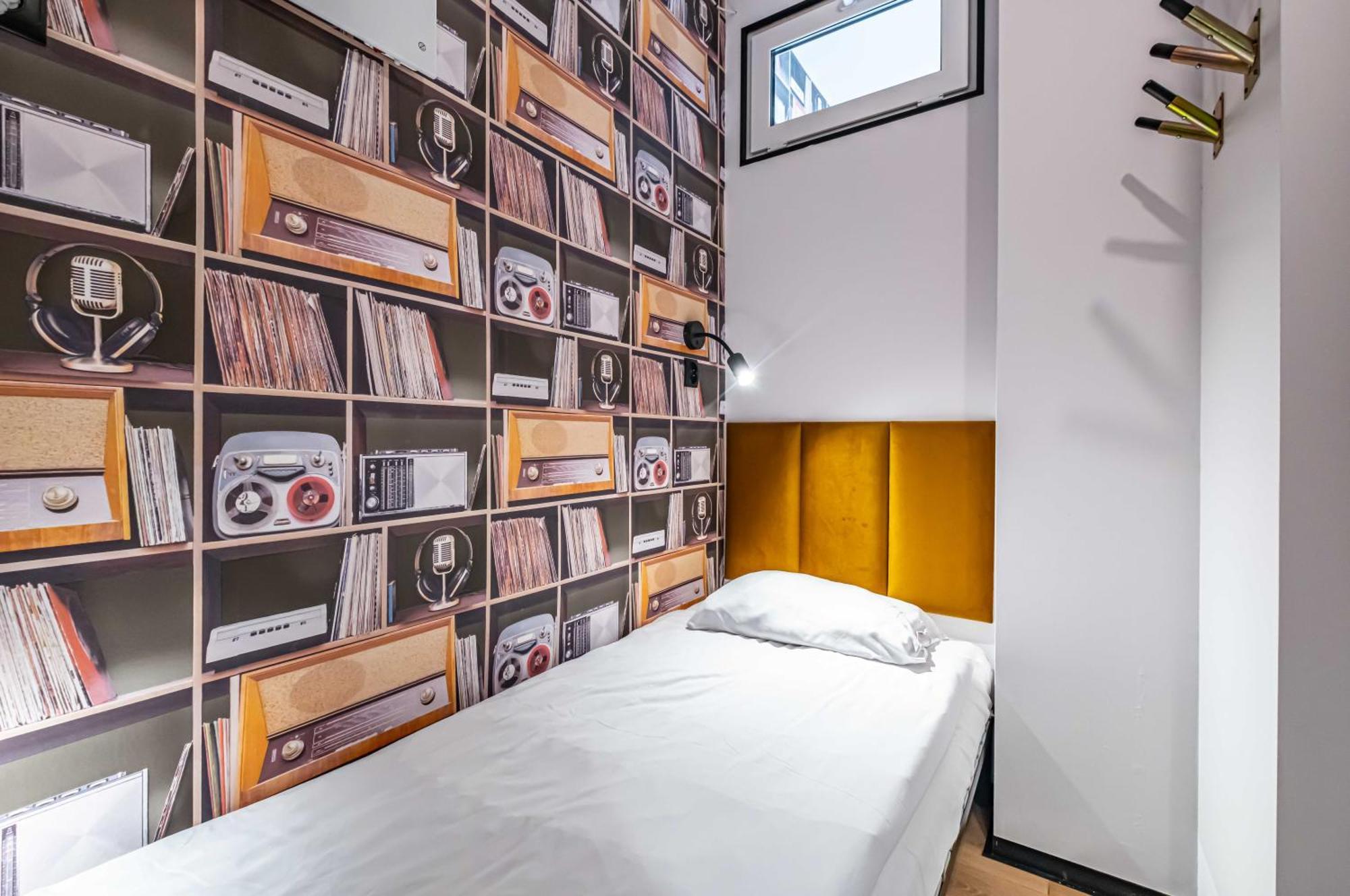 Vola Hostel Warschau Buitenkant foto