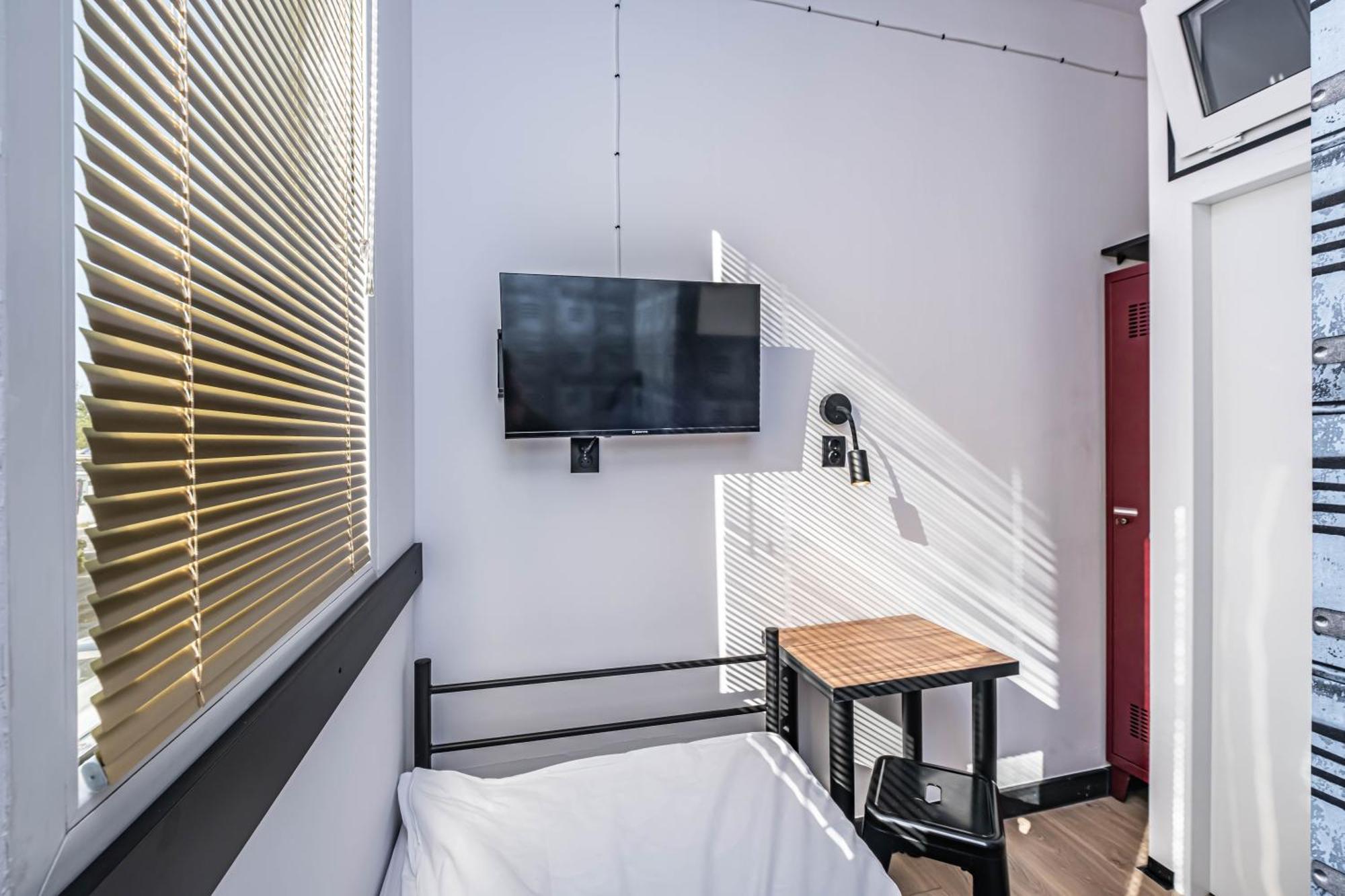 Vola Hostel Warschau Buitenkant foto