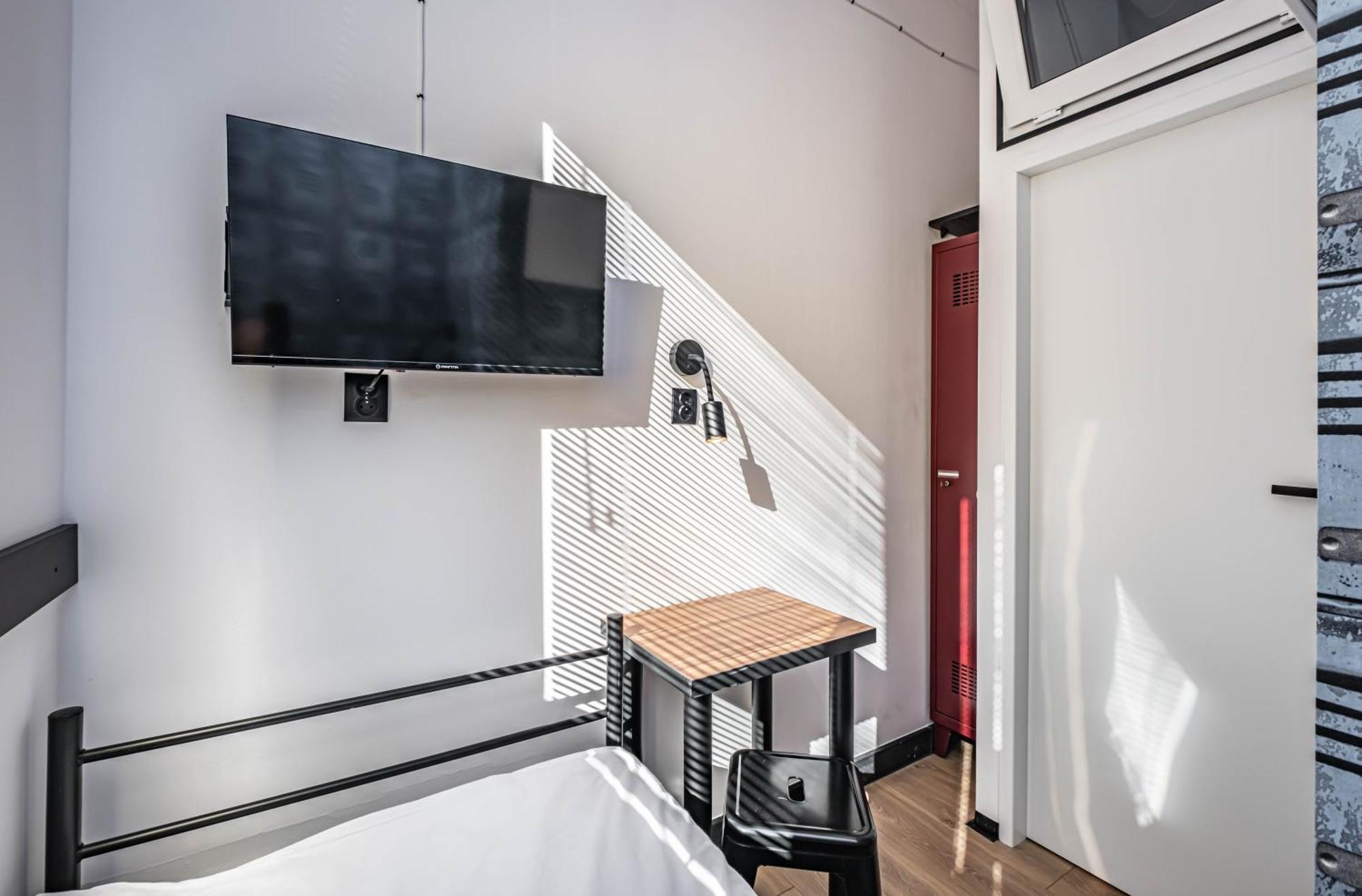 Vola Hostel Warschau Buitenkant foto