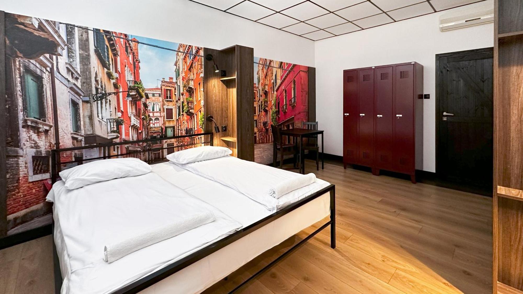 Vola Hostel Warschau Buitenkant foto